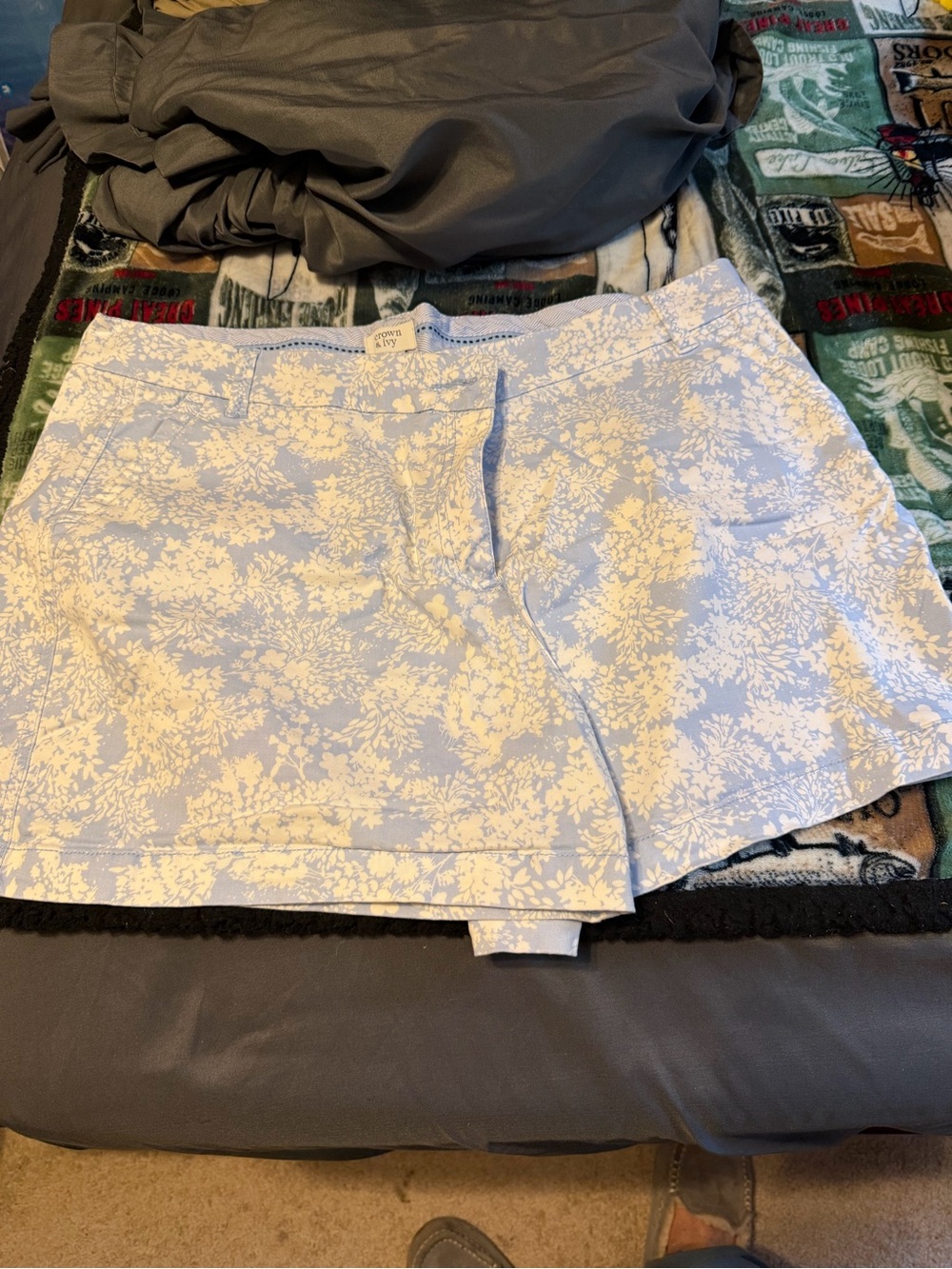 crown & ivy Light Blue and White Floral Skort